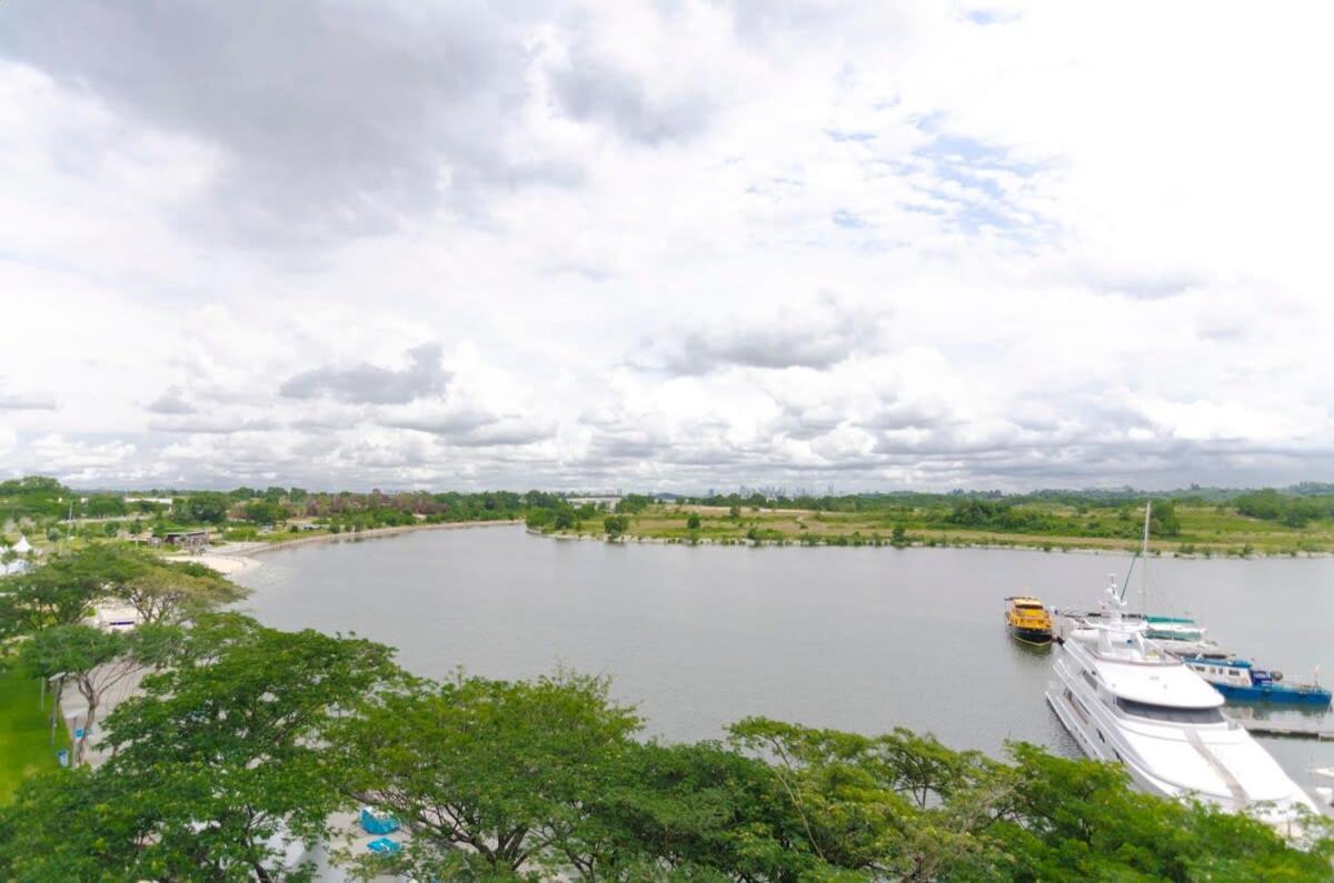 Apartment Lux 3br Puteri Harbour Near Legoland & Hello Kitty *