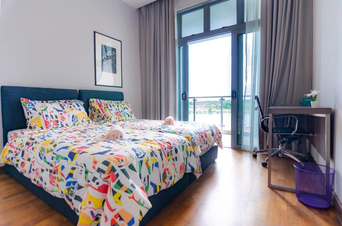 Lux 3br Puteri Harbour Near Legoland & Hello Kitty *